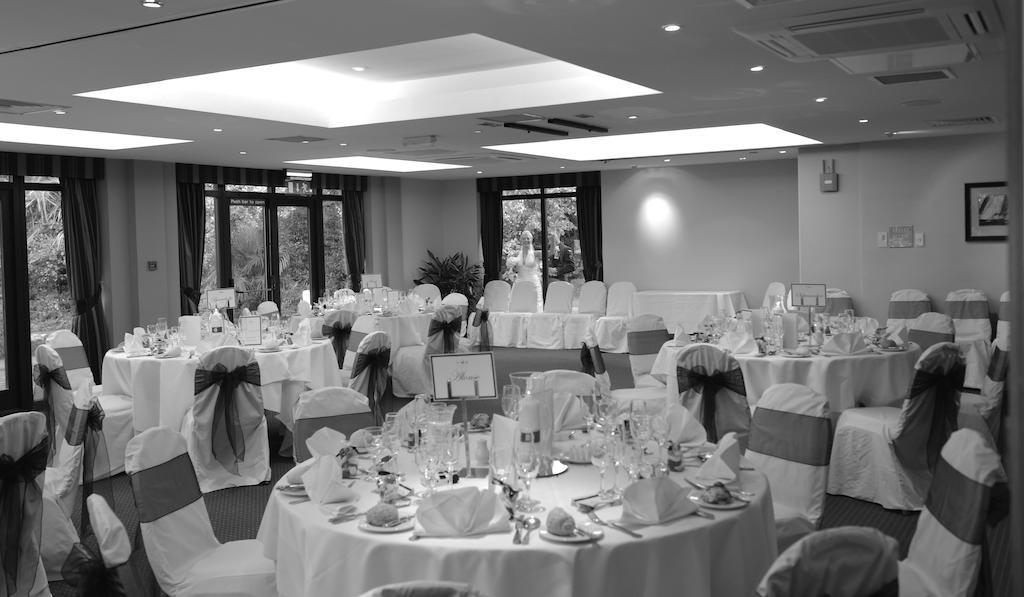 Frensham Pond Country House Hotel & Spa Farnham  Zewnętrze zdjęcie